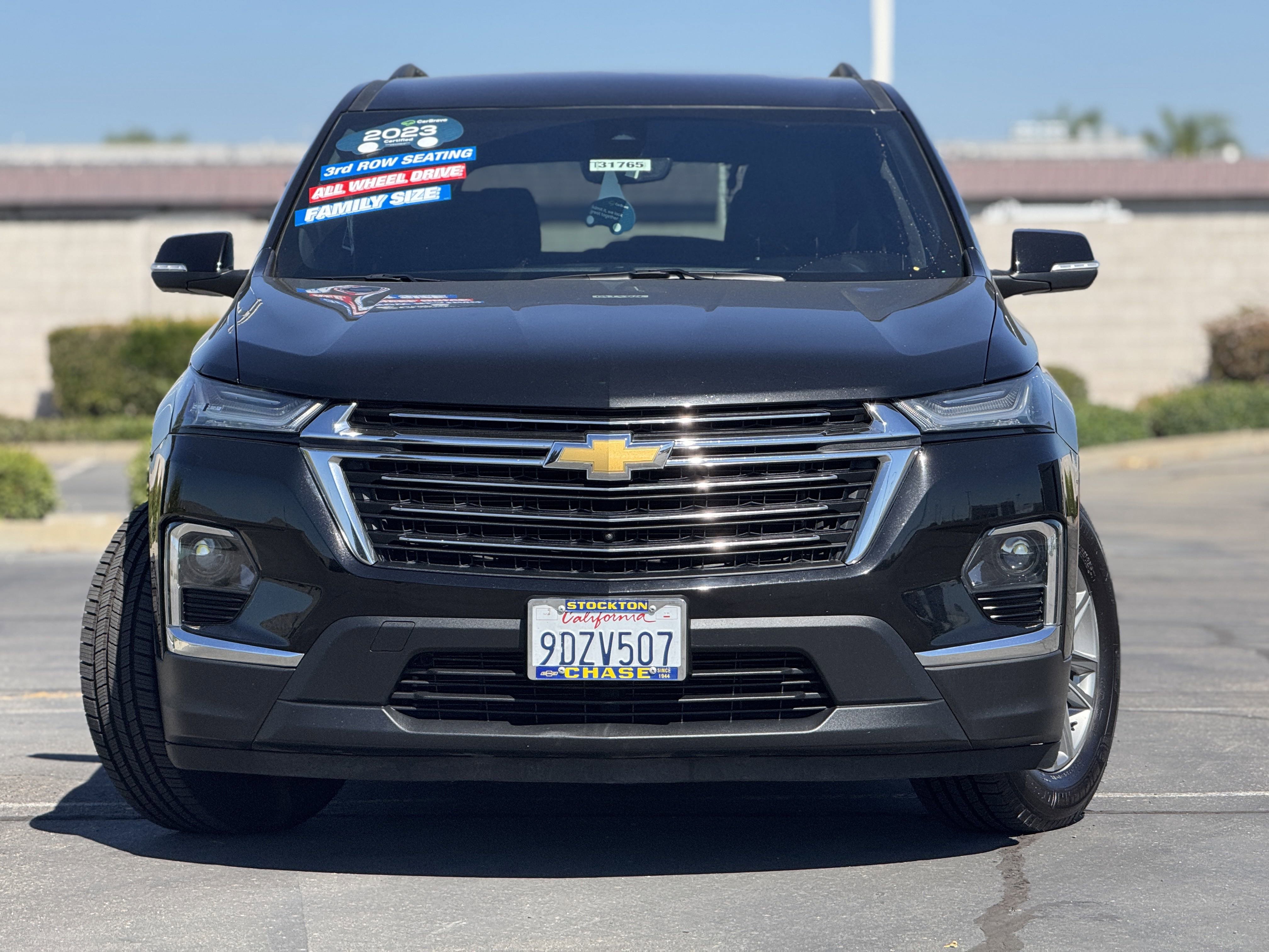 Used 2023 Chevrolet Traverse LT w/ Rear Camera Mirror Package image 2