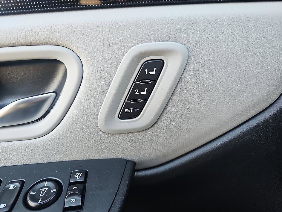 Used 2025 Honda Pilot Elite image 13