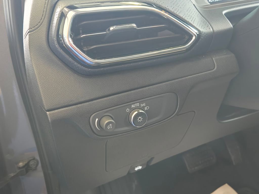 Used 2023 Chevrolet Bolt EUV Premier image 11