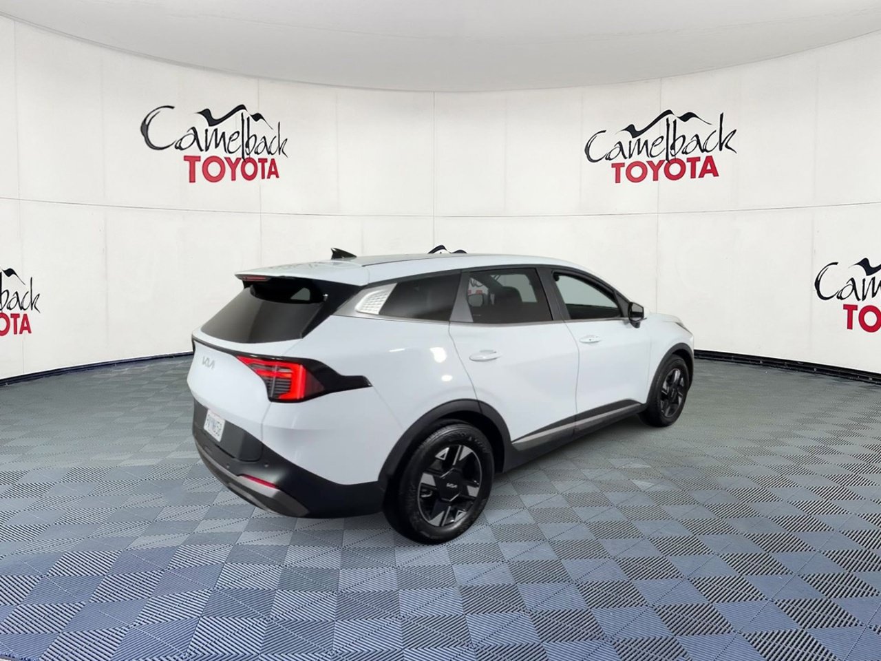 Used 2026 Kia Sportage LX FWD image 2