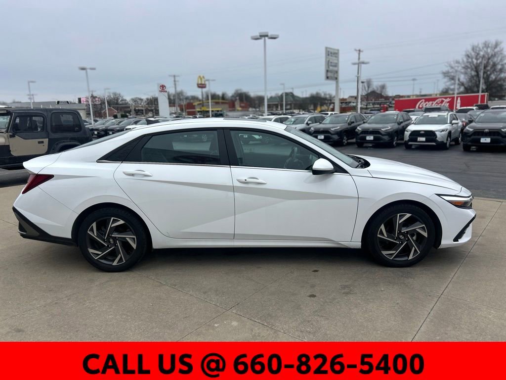 Used 2025 Hyundai Elantra SEL image 4