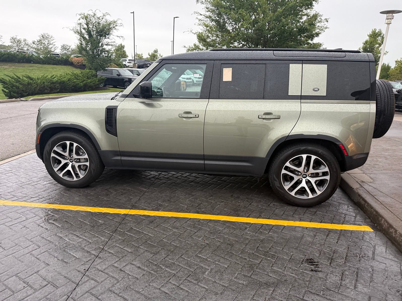 Used 2023 Land Rover Defender 110 SE AWD/4WD image 8