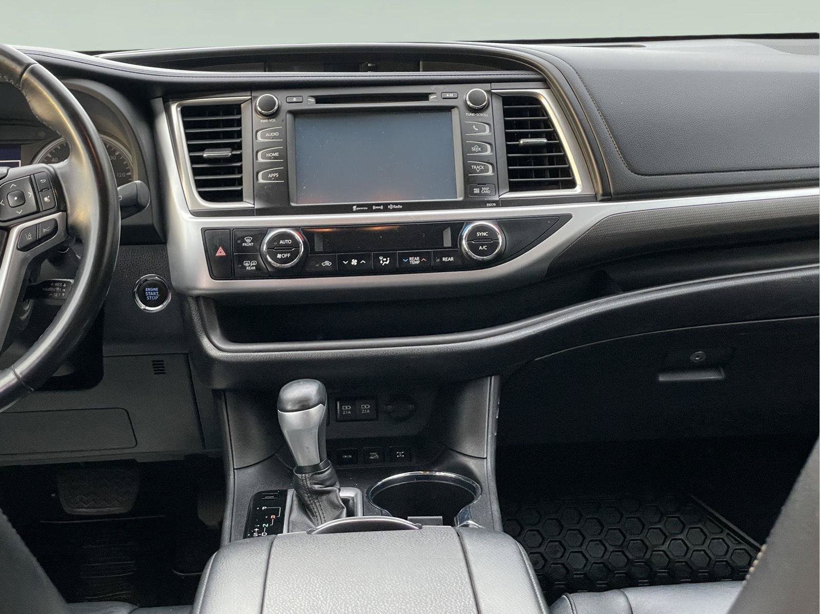 Used 2018 Toyota Highlander XLE AWD/4WD image 23