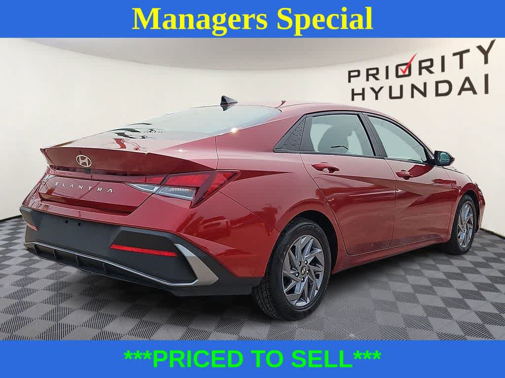 Used 2024 Hyundai Elantra SEL FWD image 4