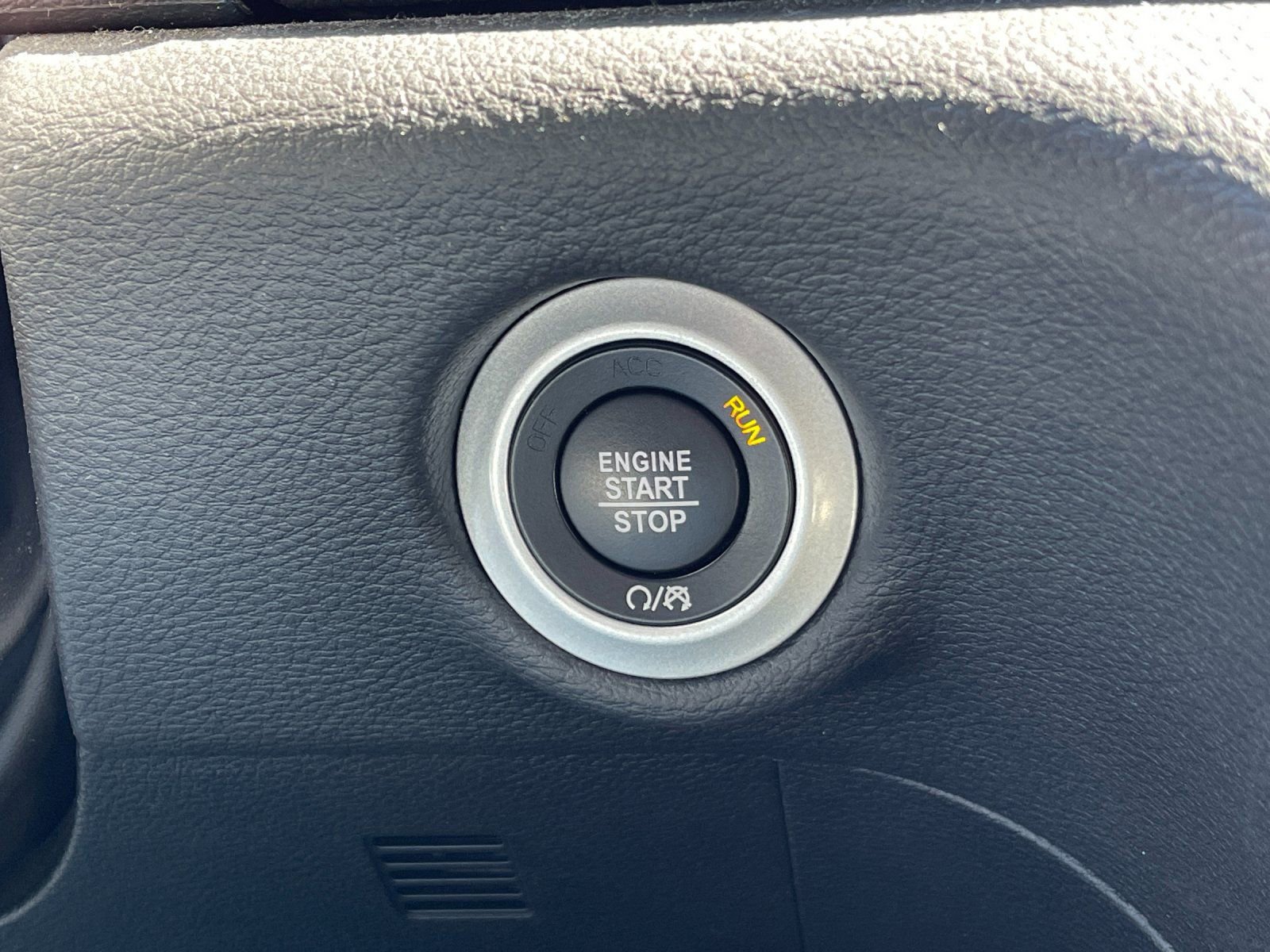 Used 2025 Chrysler Pacifica Limited image 17