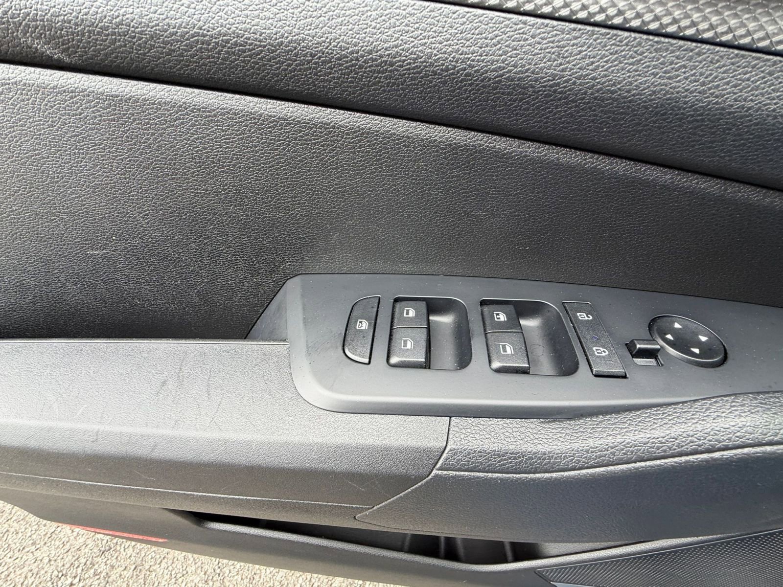 Used 2025 Kia Sportage LX FWD image 18