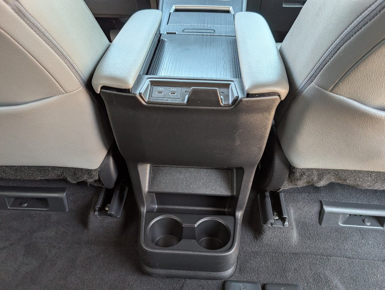 Used 2026 Toyota Sienna XLE FWD image 8