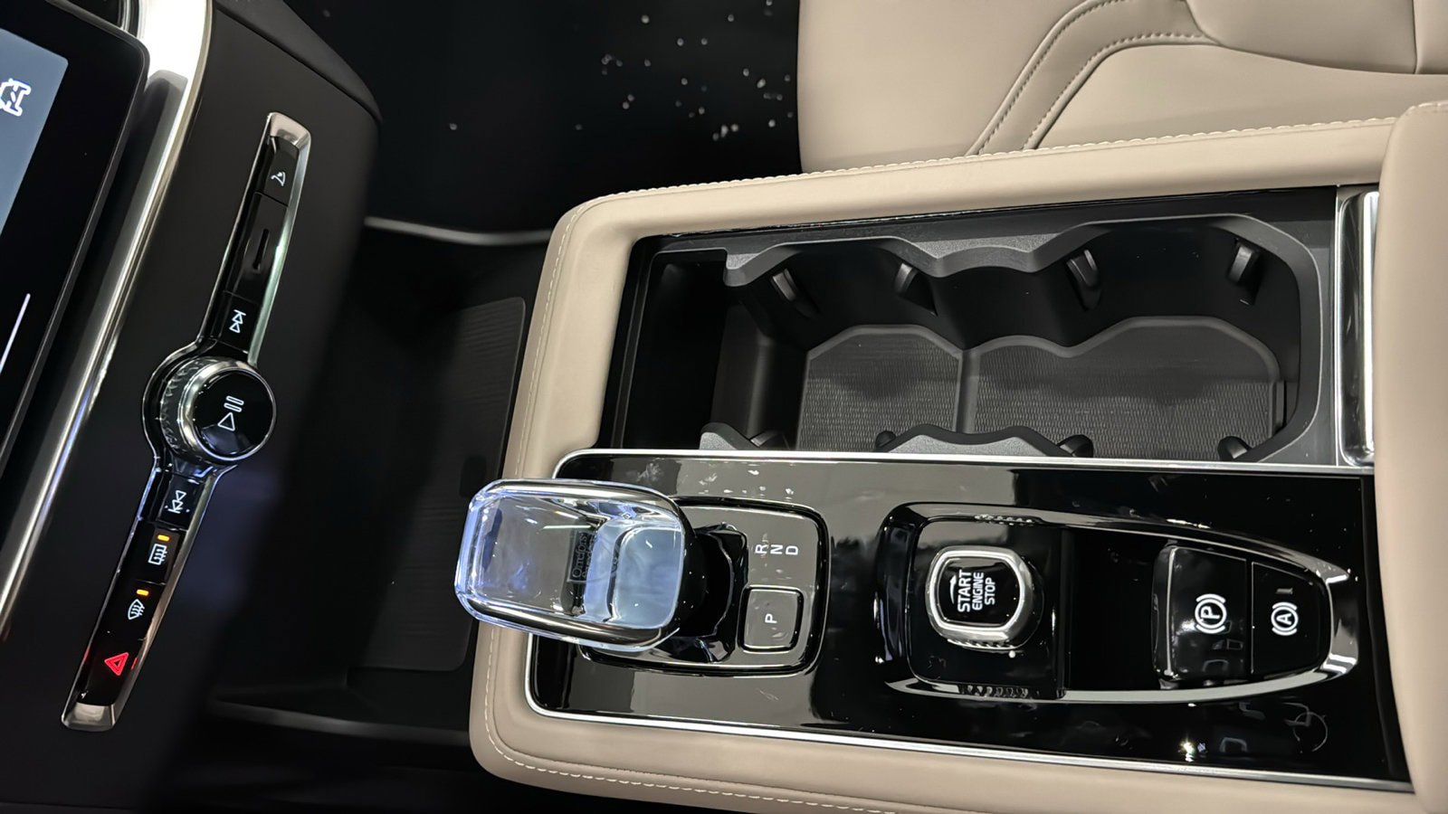 New 2026 Volvo XC90 T8 Plus w/ Protection Package Premier image 20