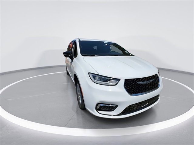 New 2026 Chrysler Pacifica Select image 2