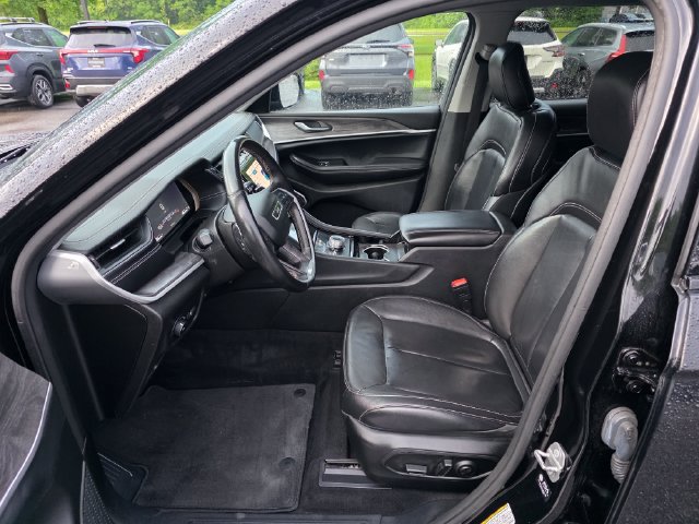 Used 2022 Jeep Grand Cherokee L Limited AWD/4WD image 16