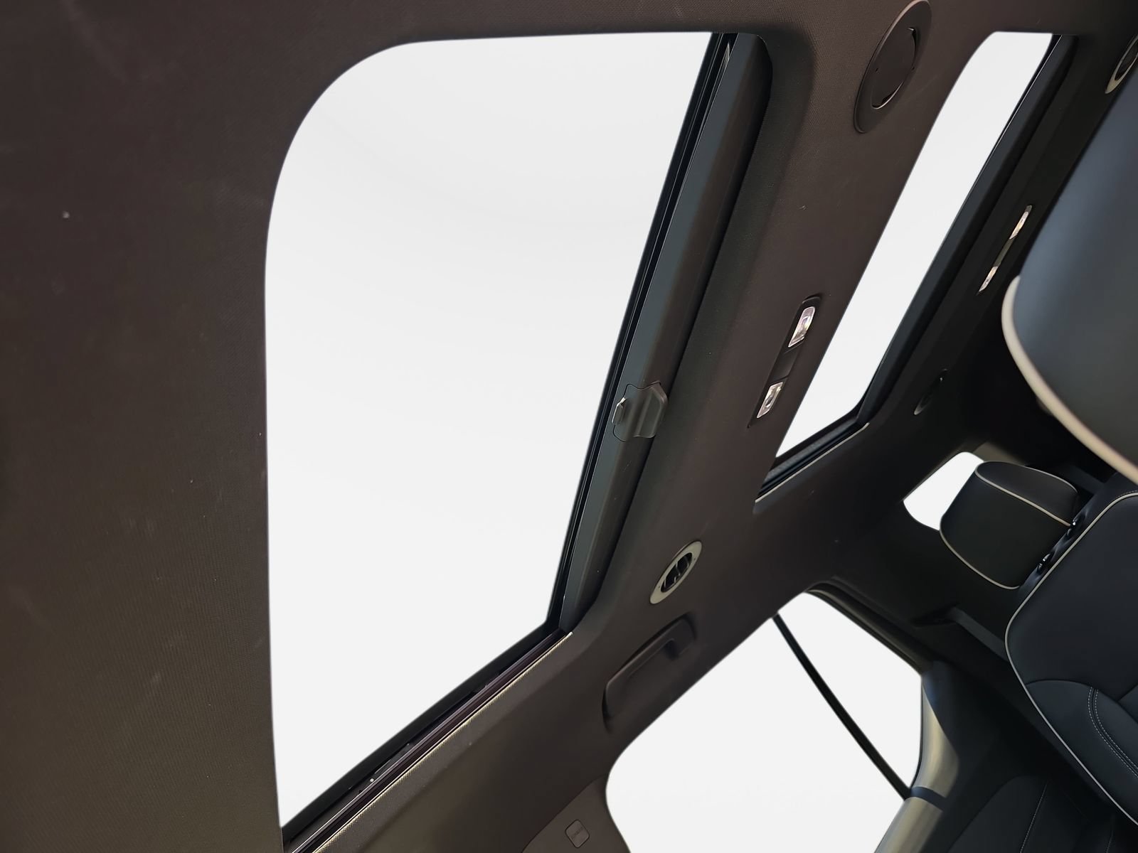 Used 2023 Chevrolet Traverse Premier FWD image 30