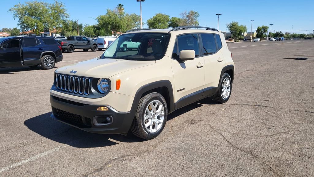 Used 2016 Jeep Renegade Latitude w/ Safety & Security Group FWD image 4