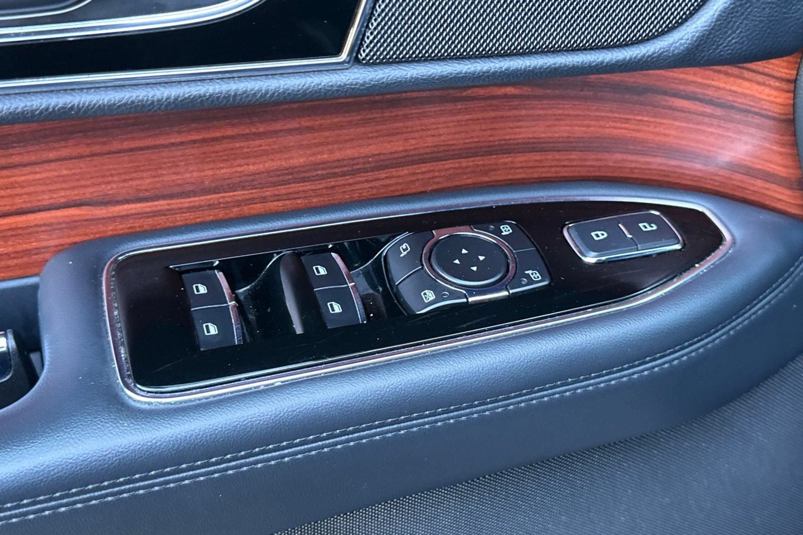 Used 2024 Lincoln Navigator Premiere AWD/4WD image 12