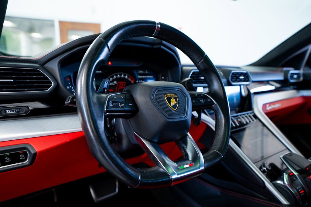 Used 2022 Lamborghini Urus AWD/4WD image 33