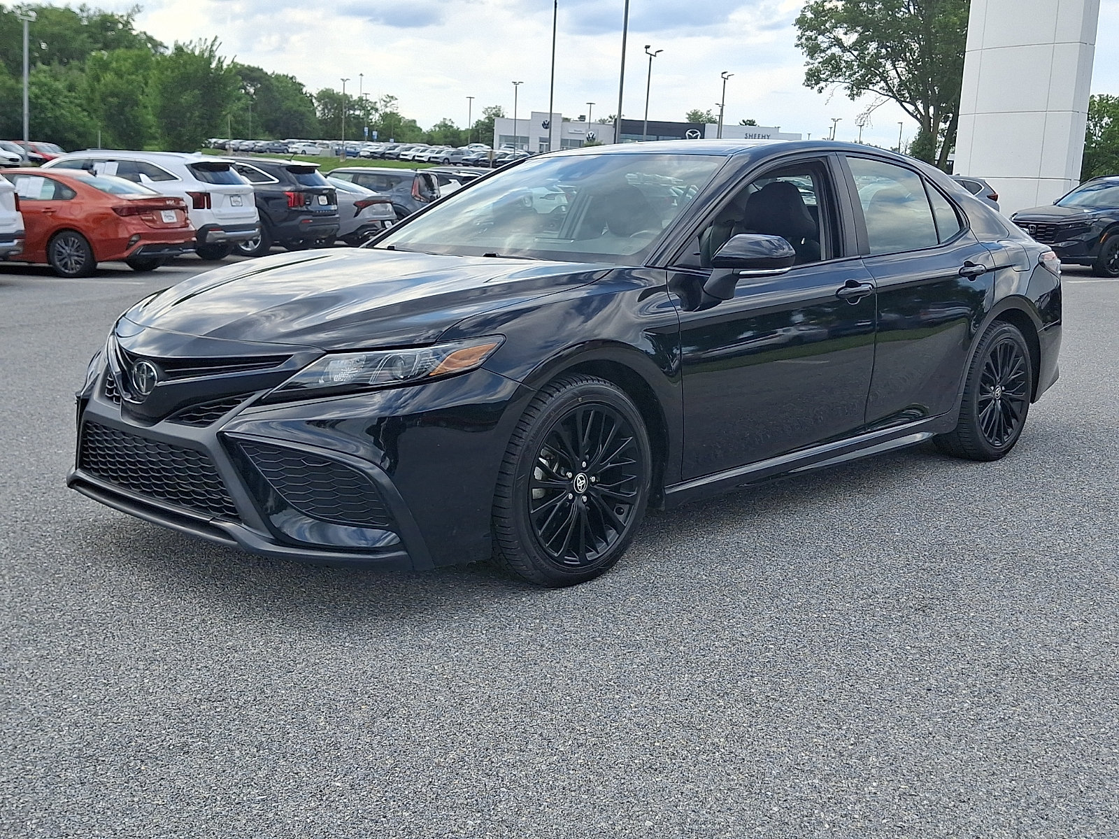 Used 2021 Toyota Camry SE w/ Convenience Package AWD/4WD image 3