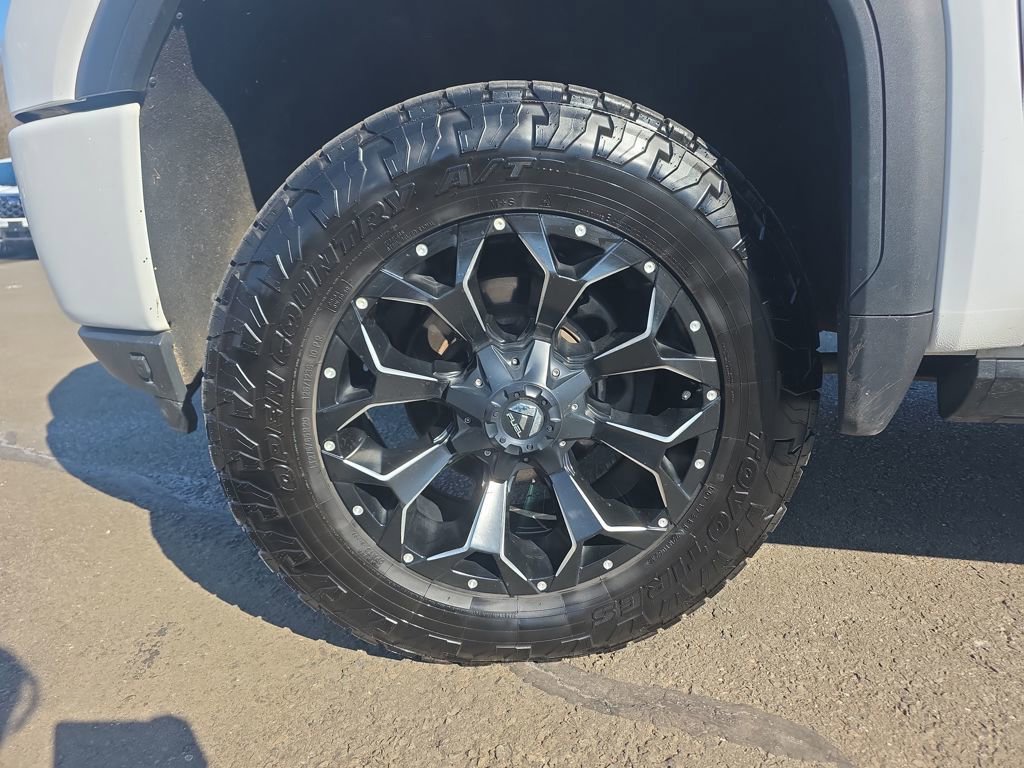 Used 2021 GMC Sierra 2500 AT4 w/ AT4 Premium Plus Package image 14