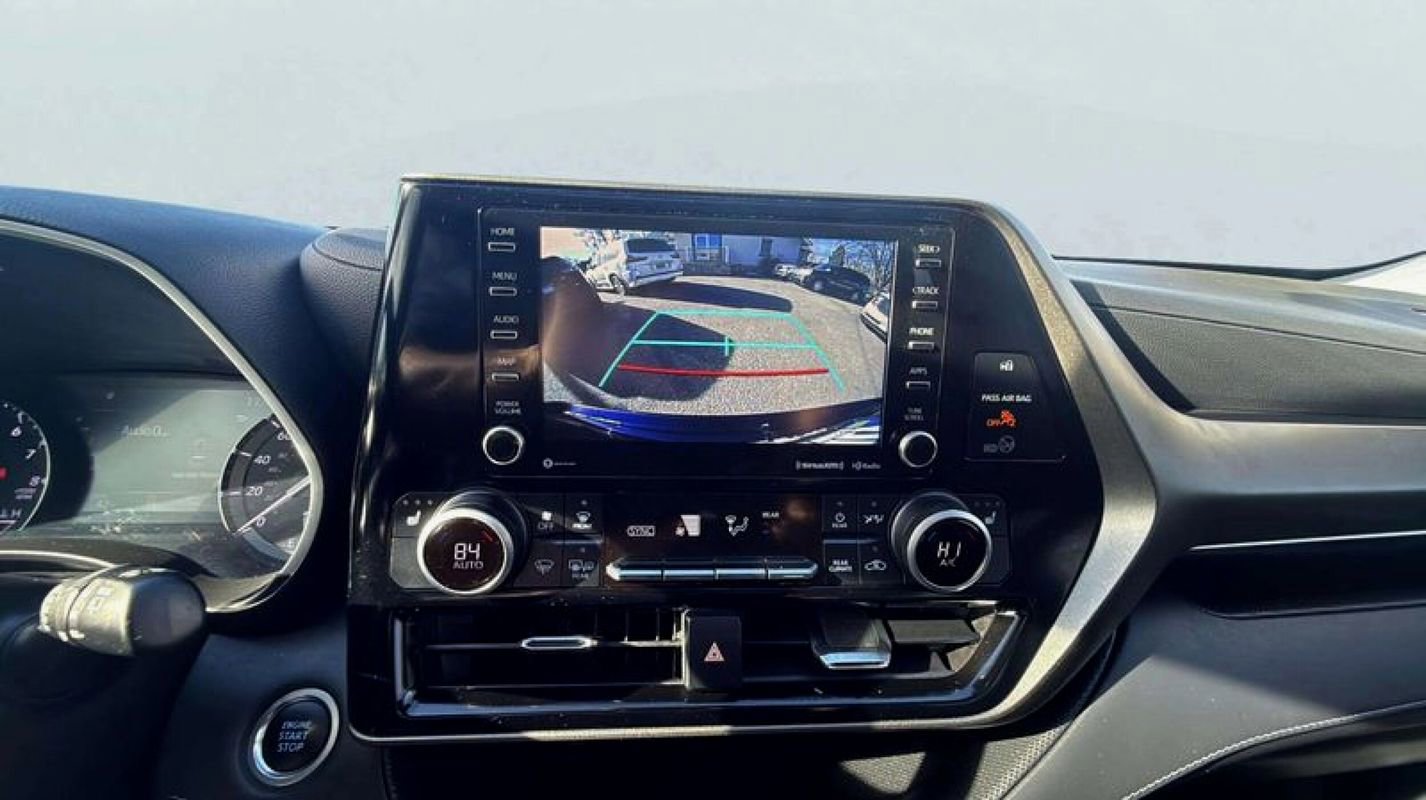 Used 2021 Toyota Highlander XLE image 13