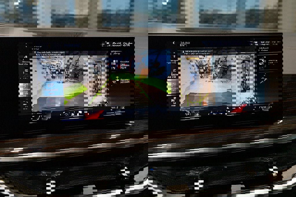 New 2026 BMW X5 xDrive50e w/ Climate Comfort Package image 32