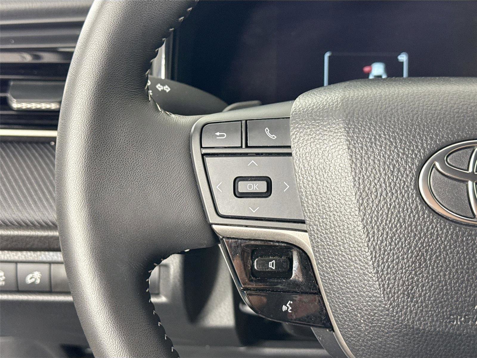 Certified 2025 Toyota Camry SE w/ Convenience Package image 18