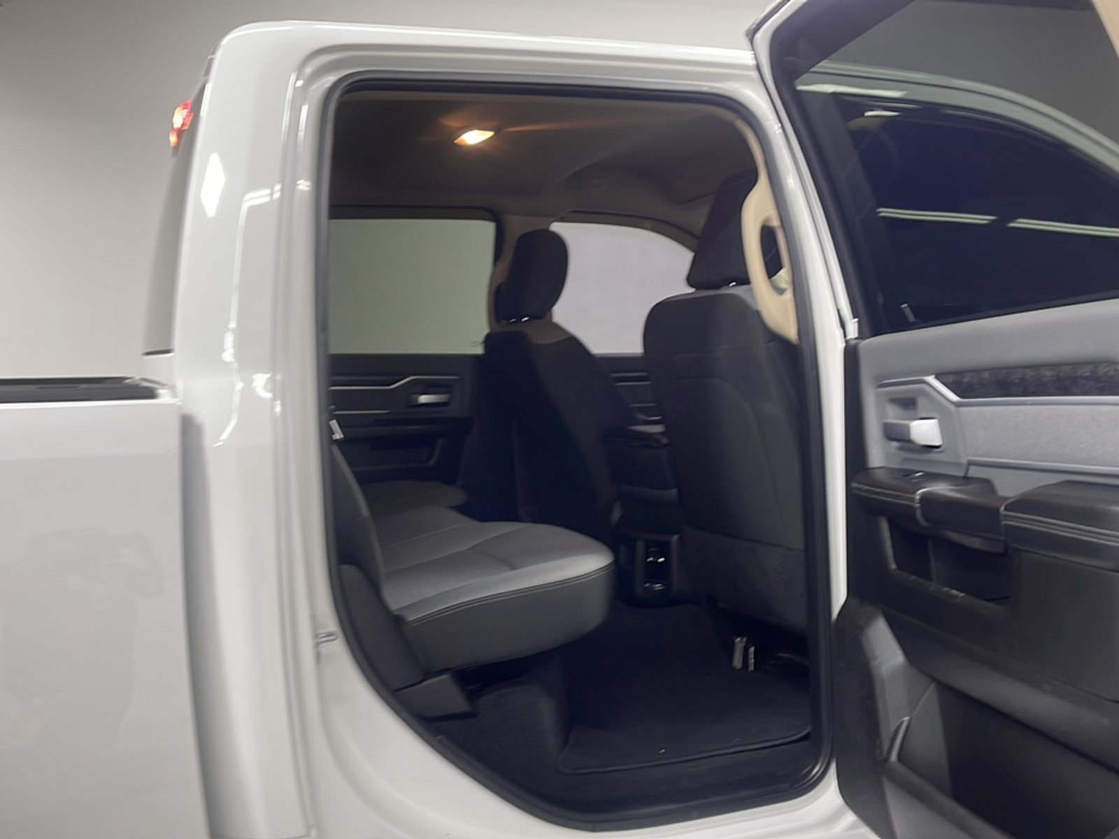 Used 2019 RAM 3500 Big Horn AWD/4WD image 17