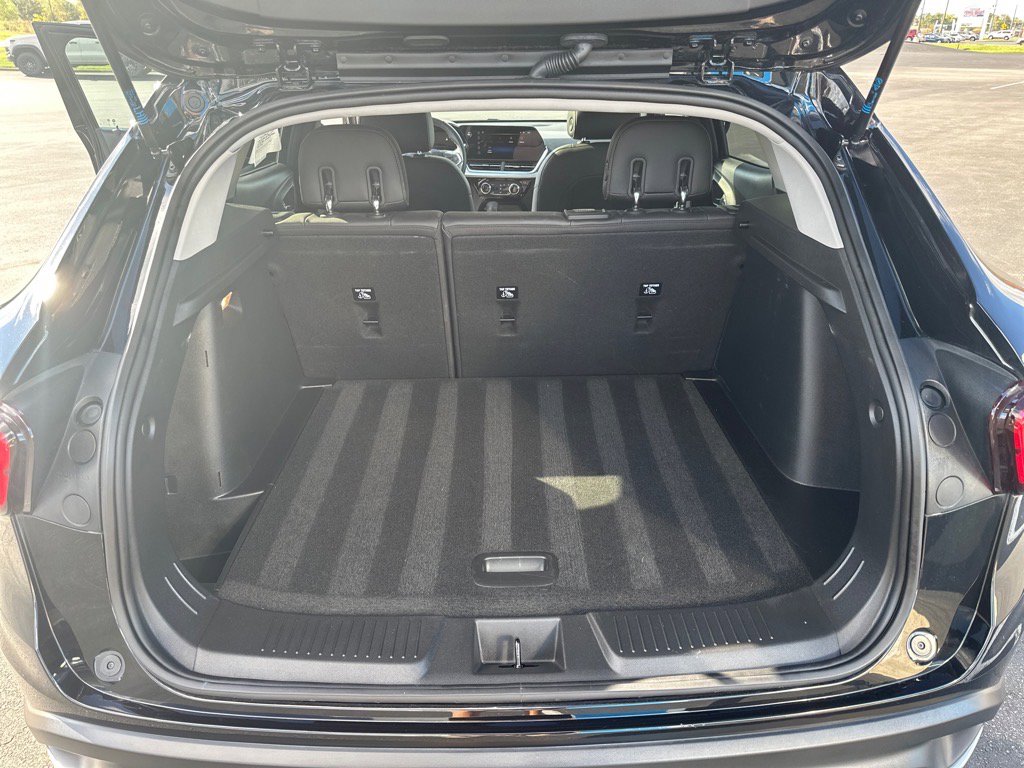 Used 2024 Chevrolet Trax LT w/ Sunroof Package image 23