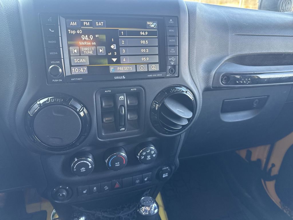 Used 2015 Jeep Wrangler Unlimited Sahara AWD/4WD image 11