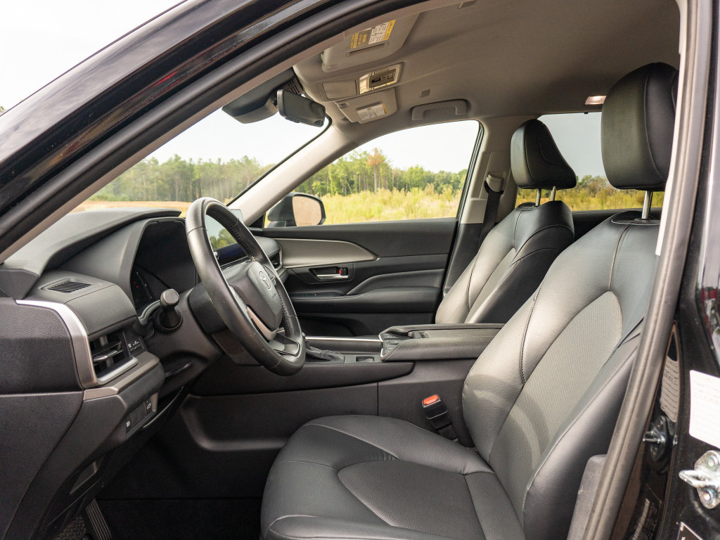 Used 2025 Toyota Grand Highlander AWD image 11