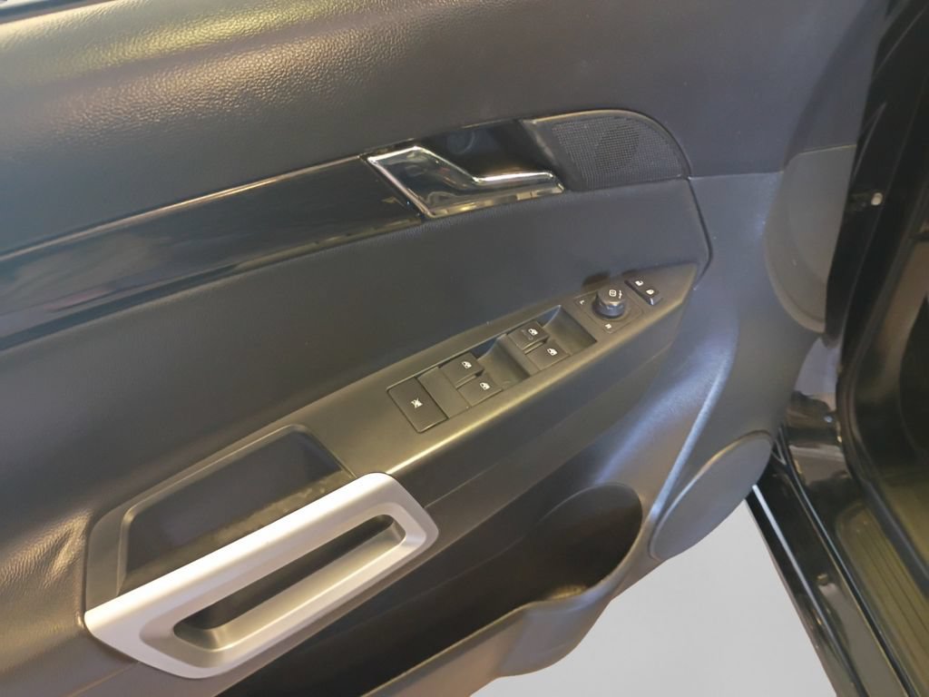 Used 2014 Chevrolet Captiva Sport LT w/ Convenience Package FWD image 17