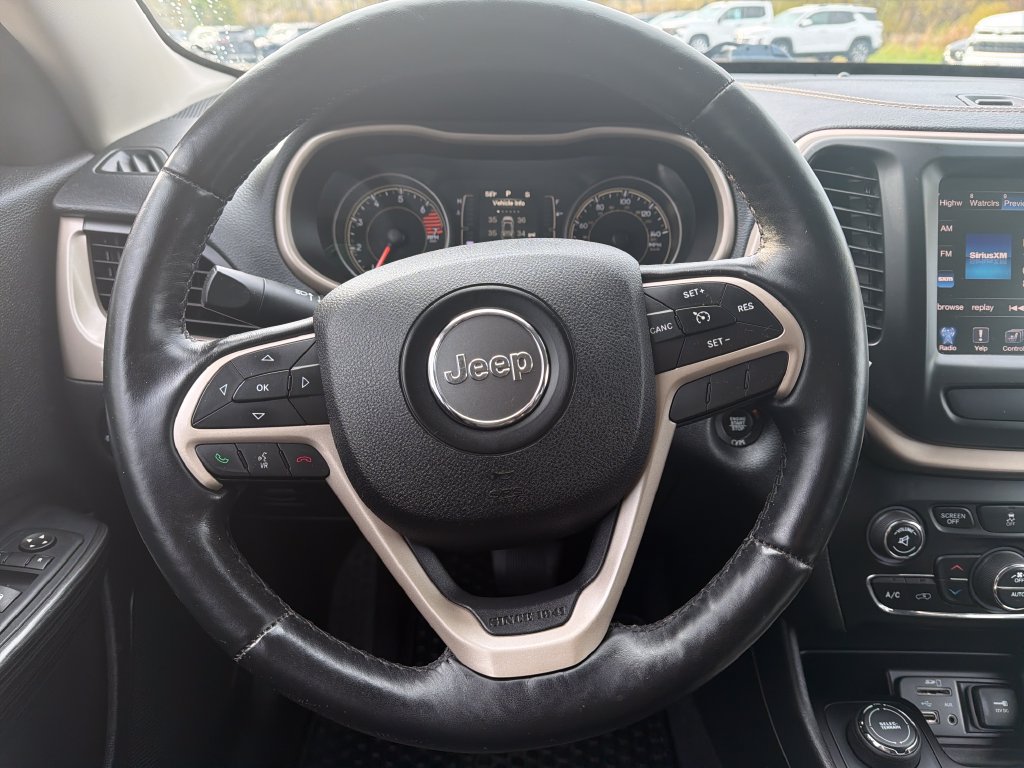 Used 2016 Jeep Cherokee Latitude w/ Comfort/Convenience Group AWD/4WD image 13