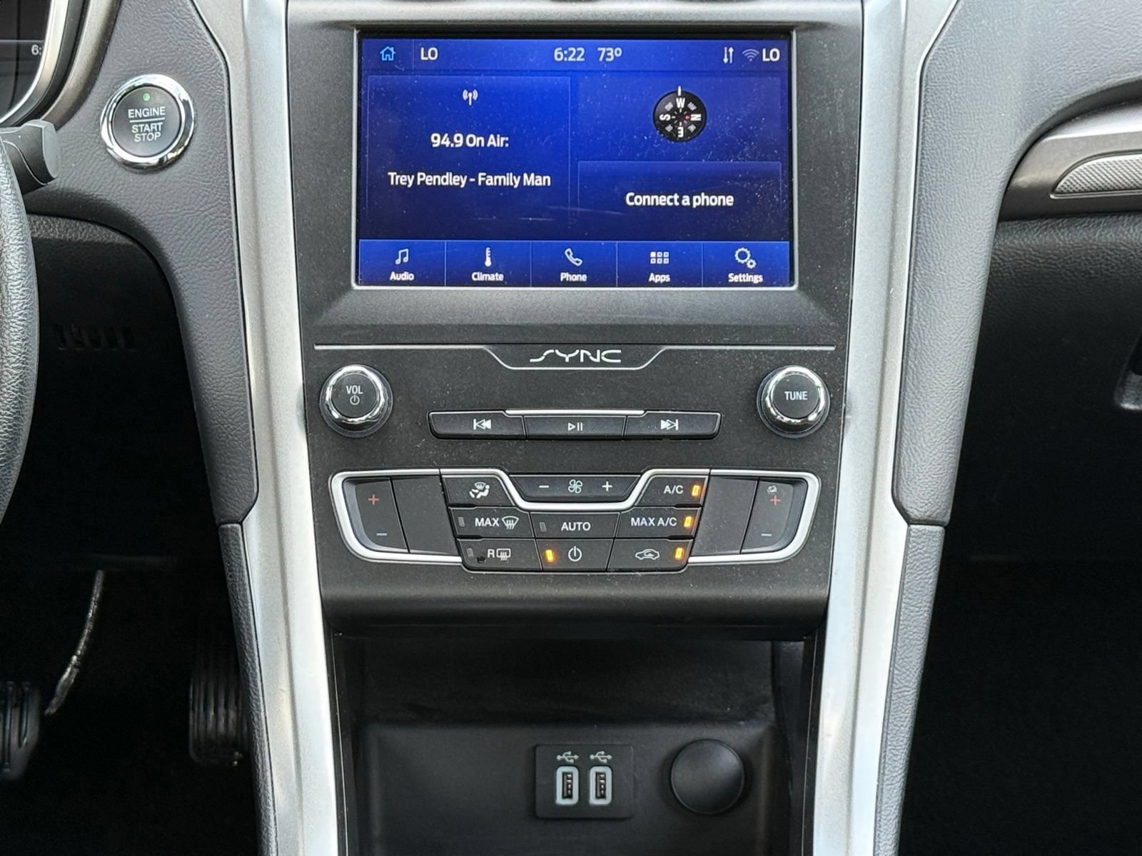 Used 2020 Ford Fusion SE FWD image 19