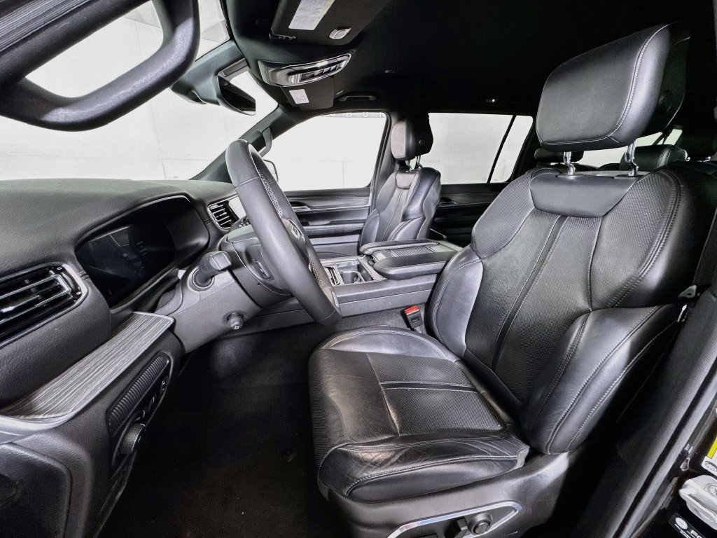 Used 2024 Jeep Wagoneer L Series III w/ Flexible Seating Group AWD/4WD image 22