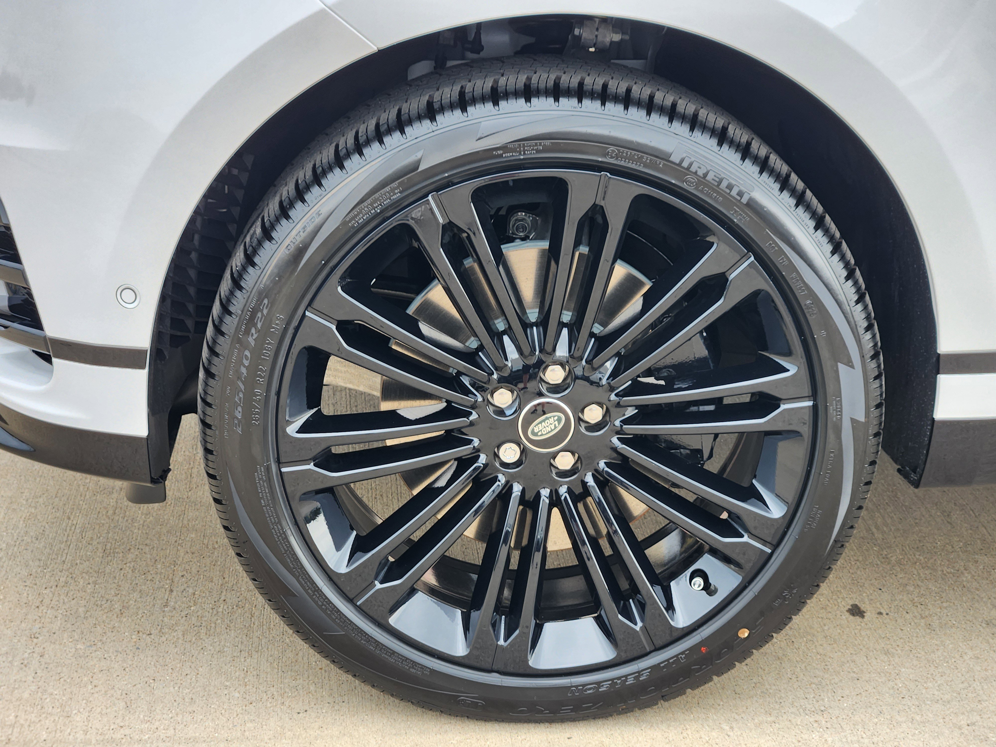 New 2026 Land Rover Range Rover Velar Dynamic SE image 10