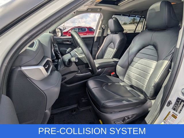 Used 2023 Toyota Highlander XLE image 4