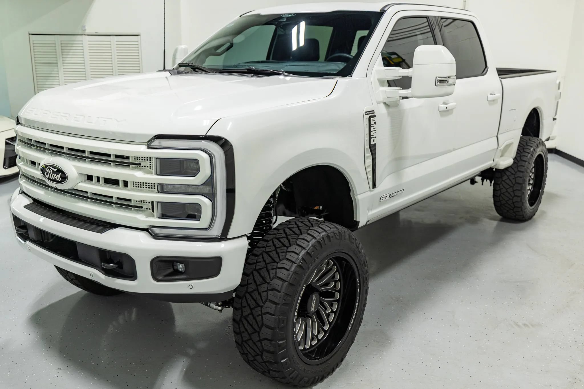 Used 2025 Ford F250 Platinum AWD/4WD image 2