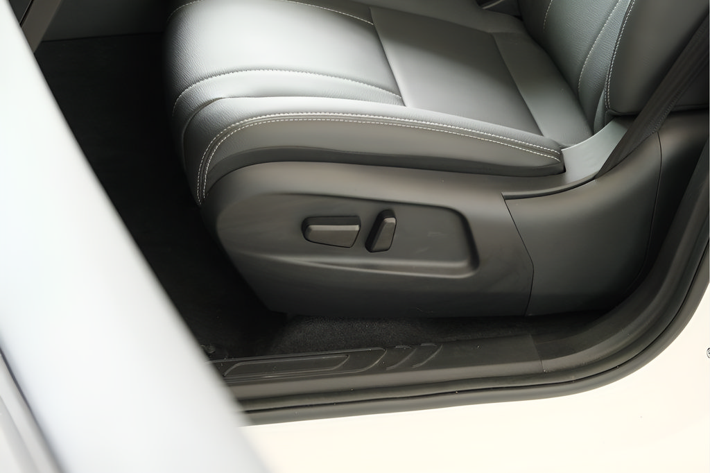 New 2025 VinFast VF 8 Eco AWD/4WD image 14