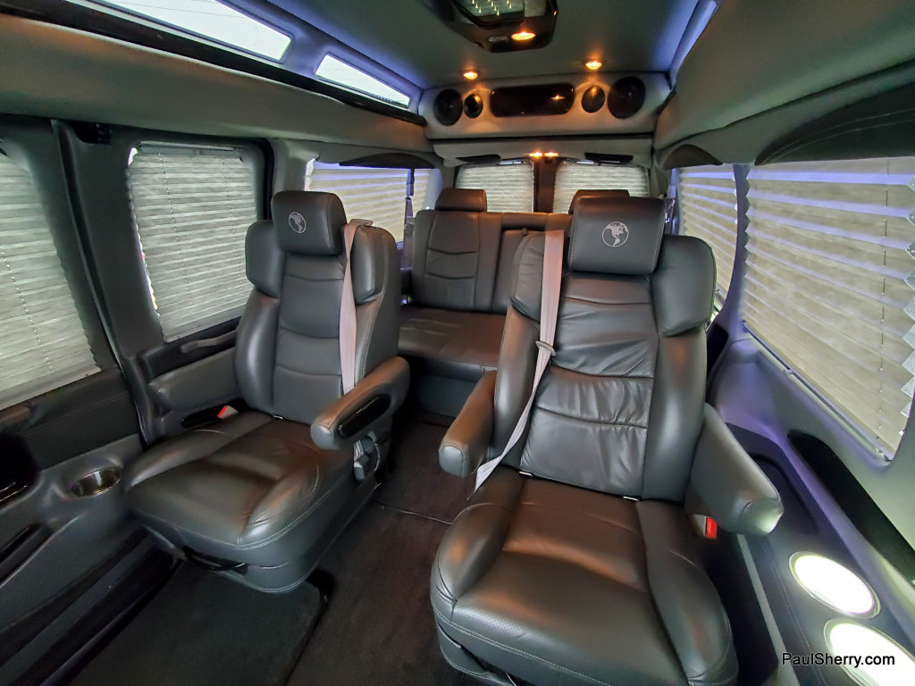 Used 2023 Chevrolet Express 2500 RWD image 2