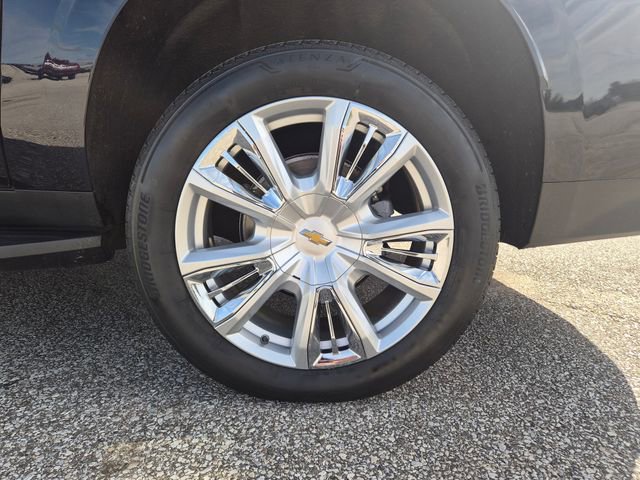 Used 2022 Chevrolet Suburban High Country AWD/4WD image 9