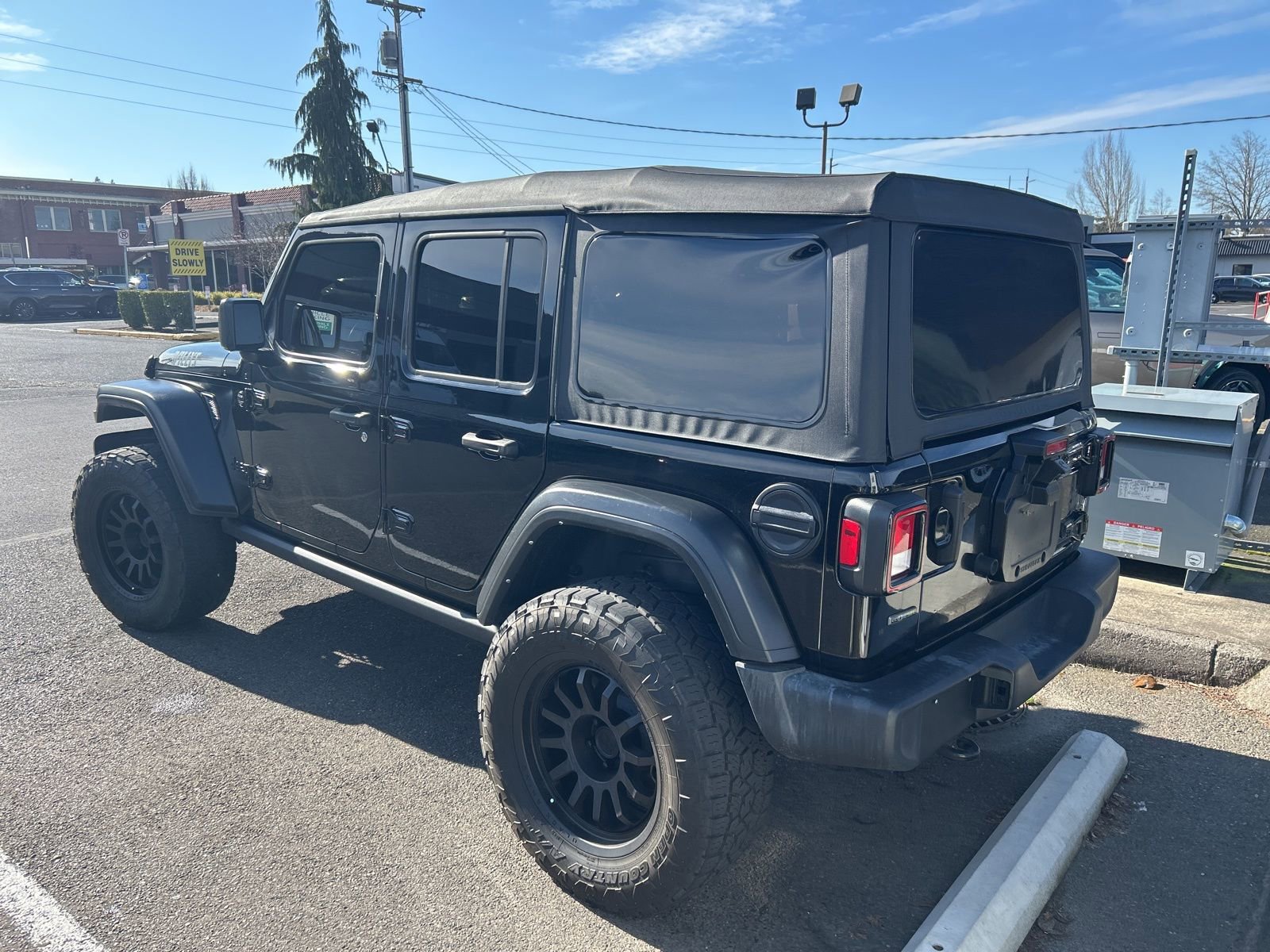 Used 2022 Jeep Wrangler Unlimited Sport image 4