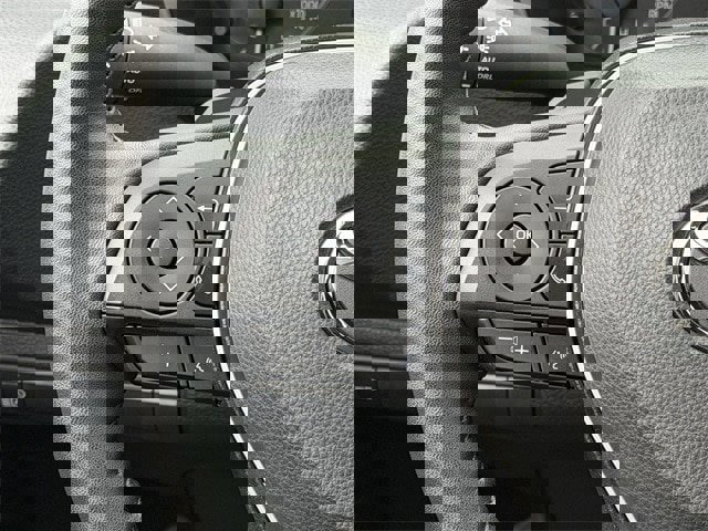 Used 2025 Toyota Corolla SE image 14