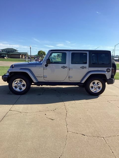 Used 2015 Jeep Wrangler Unlimited Sahara w/ Dual Top Group AWD/4WD image 2