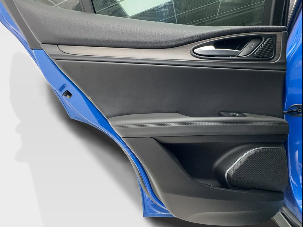 Used 2019 Alfa Romeo Stelvio Ti w/ Nero Edizione image 31