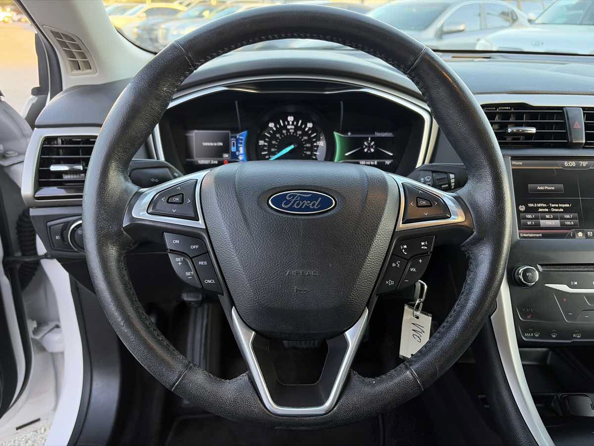 Used 2015 Ford Fusion SE w/ Equipment Group 502A FWD image 33