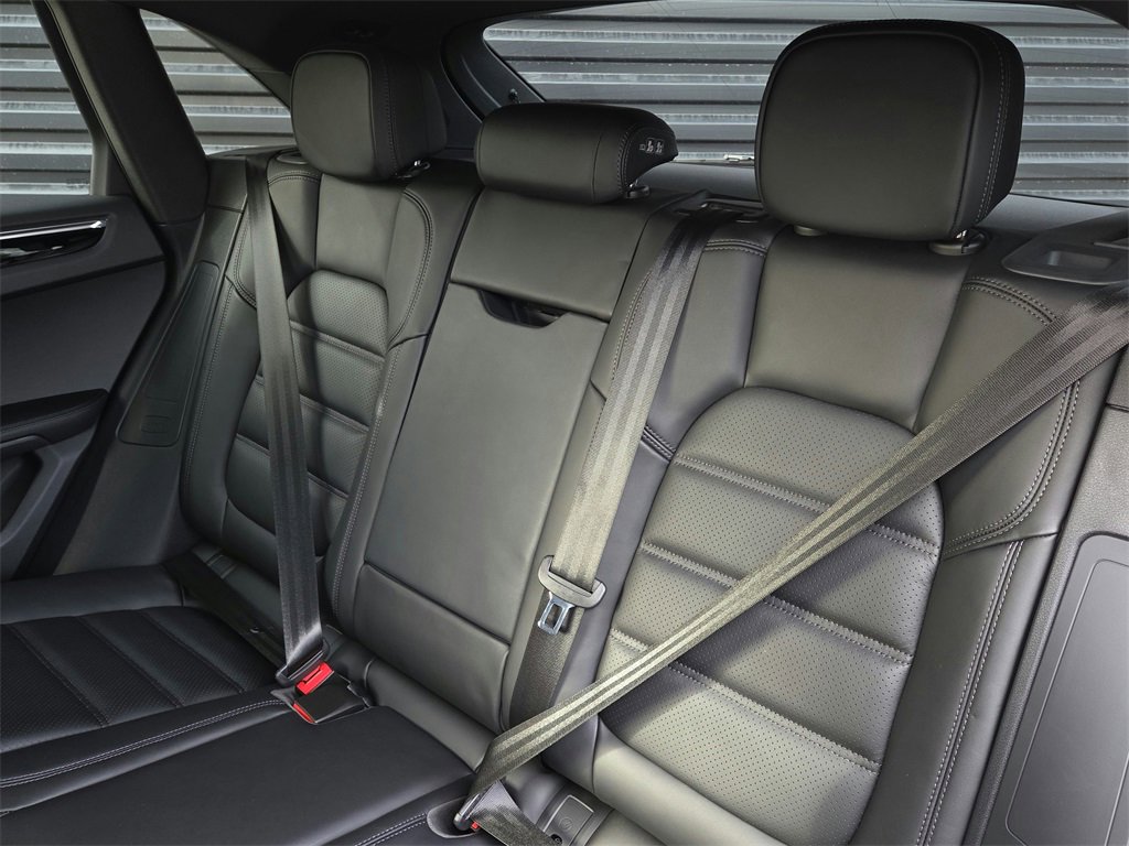 New 2026 Porsche Macan image 16