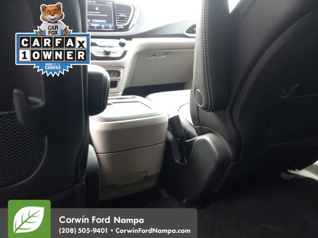 Used 2024 Chrysler Pacifica Touring-L image 25