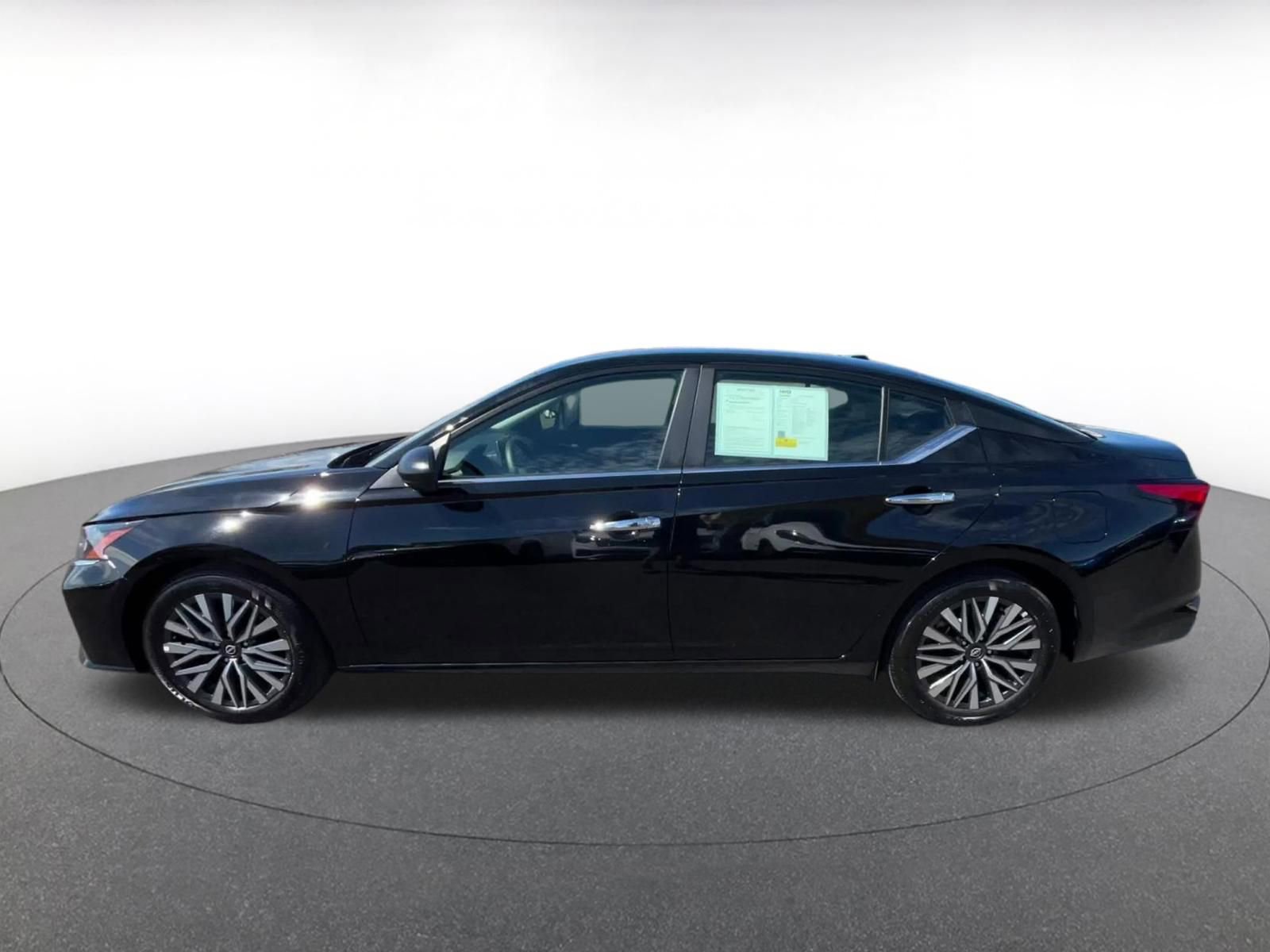 Used 2025 Nissan Altima 2.5 SV image 8