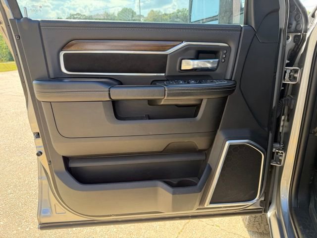 Used 2024 RAM 3500 Laramie AWD/4WD image 18