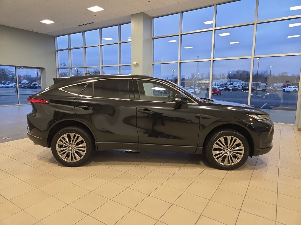 Used 2023 Toyota Venza Limited image 6