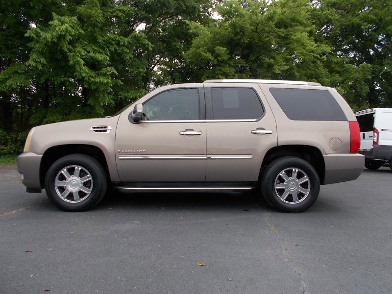 Used 2007 Cadillac Escalade AWD w/ Information Package image 2