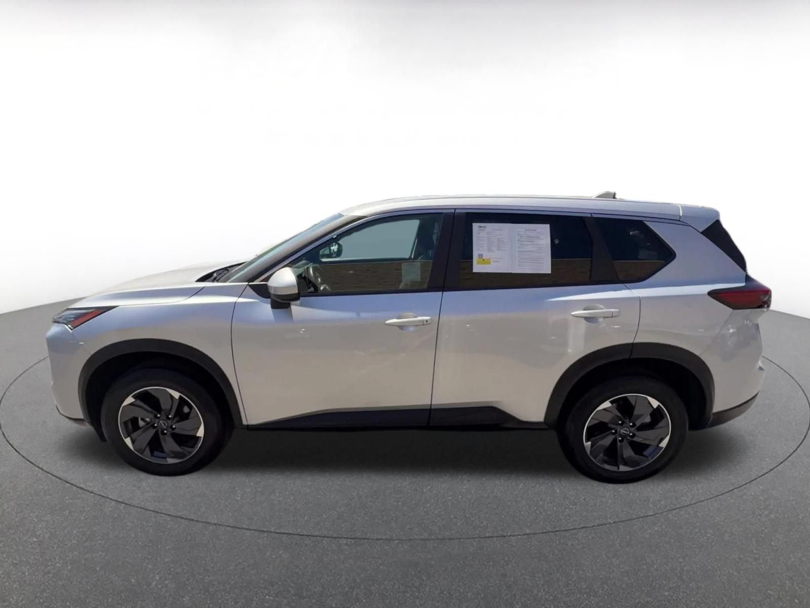 Used 2025 Nissan Rogue SV FWD image 11