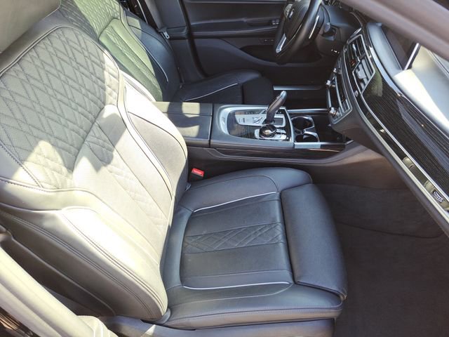 Used 2019 BMW 750i image 26